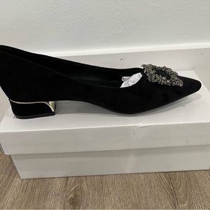 Stunning velvet black woman’s shoe size 8.5